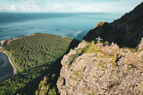 Ilhas Maurício: Caminhada e escalada guiada ao nascer do sol na montanha Le MorneCaminhada e escalada ao nascer do sol na montanha Le Morne