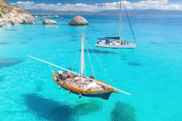 Cagliari: Teufelssattel-Kreuzfahrt mit Schnorcheln und AperitifCagliari: Devil&#039;s Saddle Cruise mit Schnorcheln und Aperitif