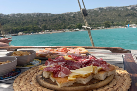 Cagliari: Teufelssattel-Kreuzfahrt mit Schnorcheln und AperitifCagliari: Devil&#039;s Saddle Cruise mit Schnorcheln und Aperitif