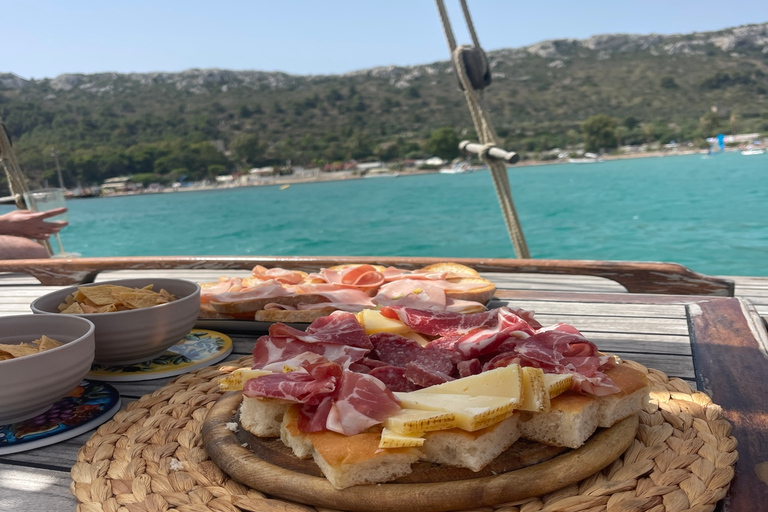 Cagliari: Teufelssattel-Kreuzfahrt mit Schnorcheln und AperitifCagliari: Devil&#039;s Saddle Cruise mit Schnorcheln und Aperitif