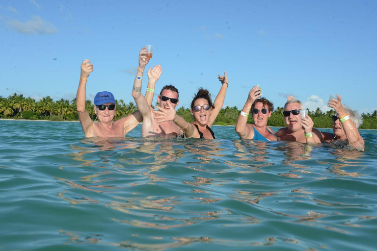 Desde Punta Cana: Saona, Canto de la Playa en grupo reducidoDesde Punta Cana: crucero por el Parque Nacional Cotubanama con almuerzo