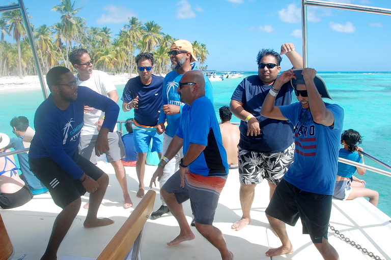 Desde Punta Cana: Saona, Canto de la Playa en grupo reducidoDesde Punta Cana: crucero por el Parque Nacional Cotubanama con almuerzo