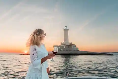 Medulin: cruzeiro de barco ao pôr do sol com degustação de vinhos