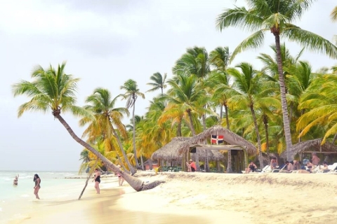 Santo Domingo: Rejs katamaranem na wyspę Saona z lunchem