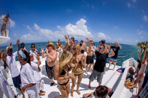 Santo Domingo: Catamarán con snorkel, barra libre y almuerzo