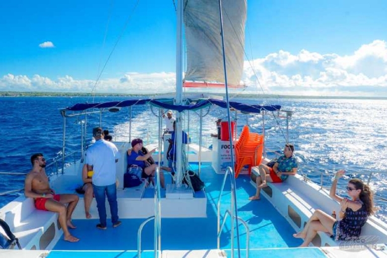 Santo Domingo: Catamarán con snorkel, barra libre y almuerzo