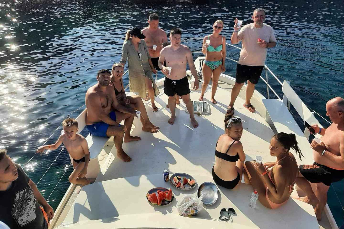 «Частный круиз на закате до 11 человек»