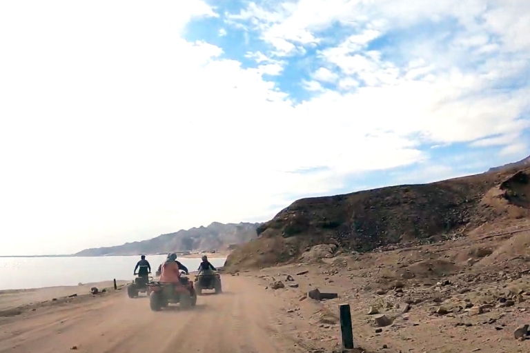 Sharm El Sheikh : Canyon coloré, Blue Hole et excursion d'une journée à DahabSharm El Sheikh : Jeep Safari Red Canyon & Blue Hole & Dahab