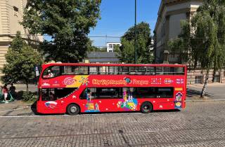 Prag: Hop-On-Hop-Off-Bustour und Flusskreuzfahrt