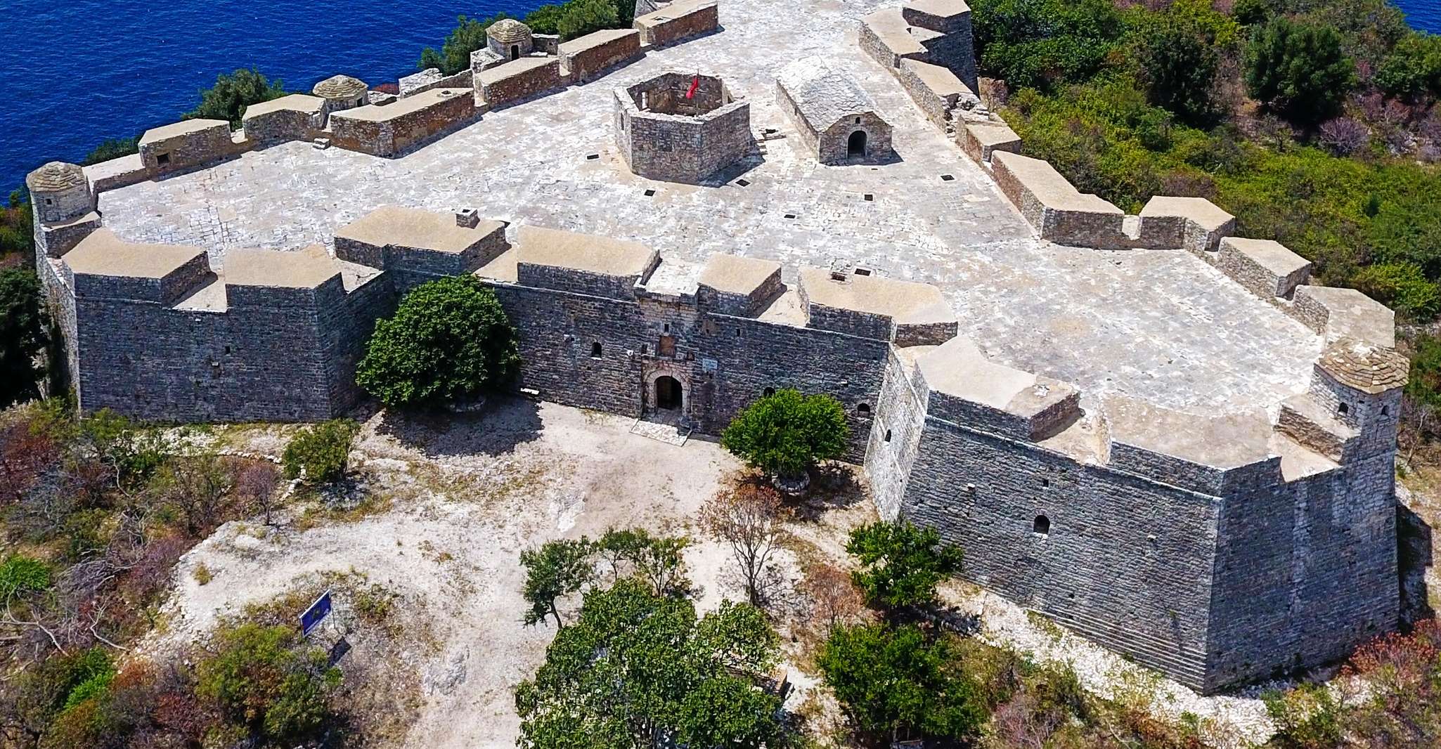 Tiran & Durres'den, Ksamil, Saranda & Blue Eye'ın günlük turu - Hizvo