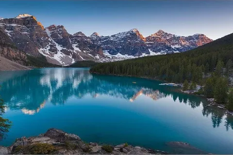 From Banff/Canmore: Trip to Moraine Lake and Lake Louise