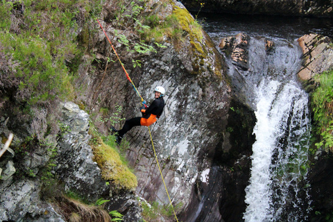 Roybridge, Lochaber: CANYONING - Laggan-SchluchtRoybridge: Laggan Canyoning Trip in Lochaber mit Instruktor