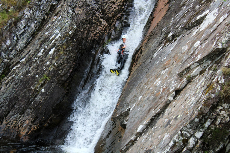 Roybridge, Lochaber: CANYONING - Laggan-SchluchtRoybridge: Laggan Canyoning Trip in Lochaber mit Instruktor