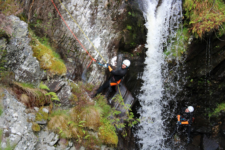 Roybridge, Lochaber: CANYONING - Laggan-SchluchtRoybridge: Laggan Canyoning Trip in Lochaber mit Instruktor