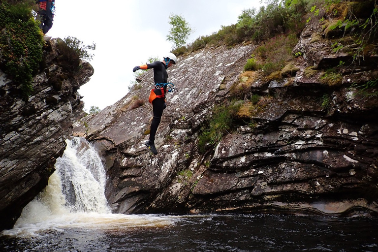 Roybridge, Lochaber: CANYONING - Laggan-SchluchtRoybridge: Laggan Canyoning Trip in Lochaber mit Instruktor