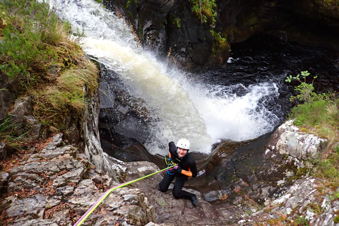 Roybridge, Lochaber: CANYONING - Laggan-SchluchtRoybridge: Laggan Canyoning Trip in Lochaber mit Instruktor