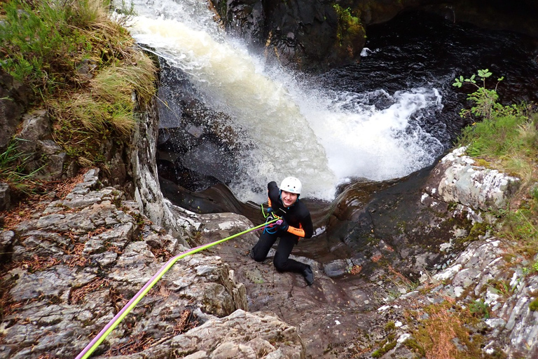 Roybridge, Lochaber: CANYONING - Laggan-SchluchtRoybridge: Laggan Canyoning Trip in Lochaber mit Instruktor