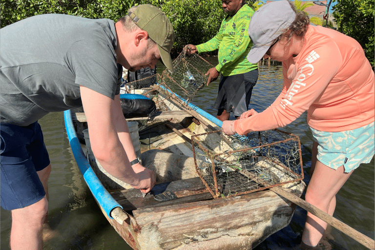 Cartagena Fishing, Crabbing, Birdwatching Experience + Lunch