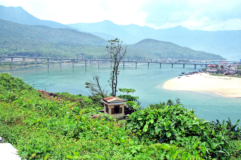 De Hue a Hoi An en Coche Privado por el Paso de Hai Van, Puente Dorado