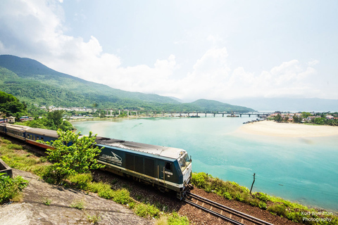 De Hue a Hoi An en Coche Privado por el Paso de Hai Van, Puente Dorado