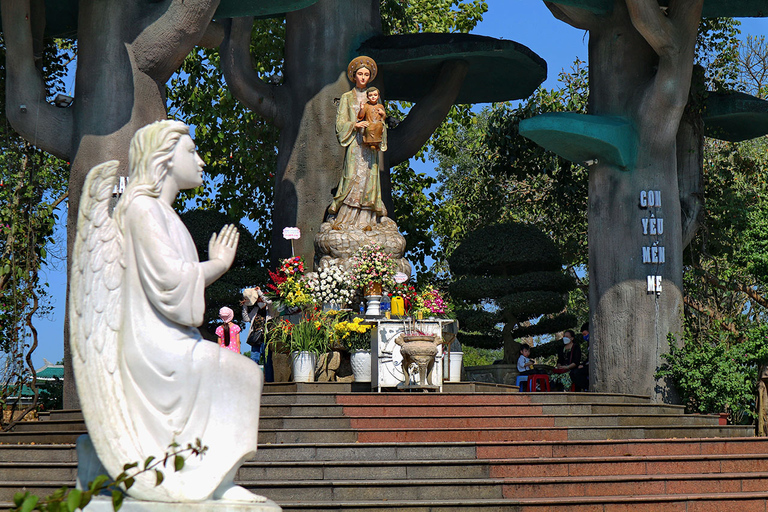 Hue to Vinh Moc Tunnels by Car: Exploring the HistoricalHue do tuneli Vinh Moc samochodem