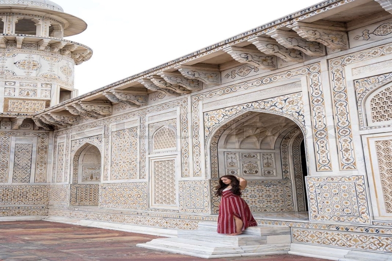 Agra: Agra Fort & Taj Mahal Lokale rondleidingTour met alleen toegangsprijs, auto en gids.