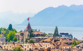 Lausanne: Private custom tour with a local guide