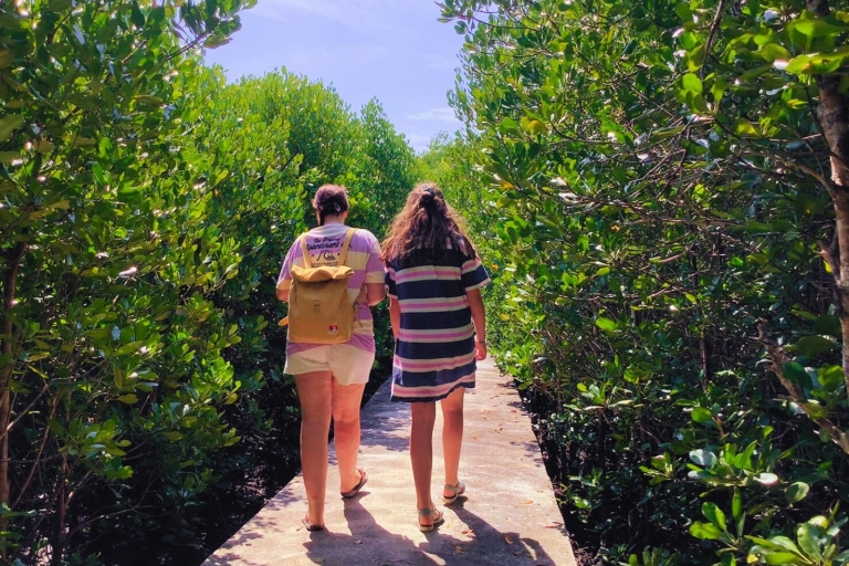 Koh Lanta : visite des mangroves en gondole de luxe privéeKoh Lanta : visite des mangroves en gondole de luxe privée