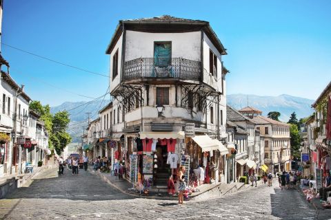 Da Tirana e Durazzo: tour privato di Gjirokaster e Blue Eye