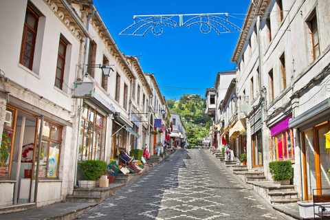 Da Tirana e Durazzo: tour privato di Gjirokaster e Blue Eye