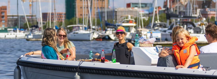 Rostock : Location de bateaux électriques sur la rivière Warnow