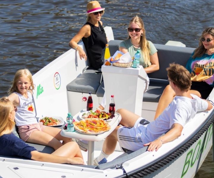 Rostock: electric boats - without driving licence - 6 people