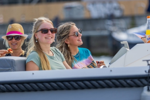 Rostock: elektrische boten - zonder rijbewijs - 6 personen3 uur verhuur