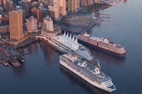 Transfert de port privé Aéroport de Vancouver YVR à Canada Place - Hizvo