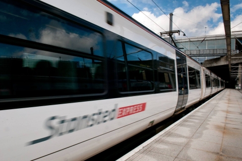Londres: Traslado en tren exprés a/desde el aeropuerto de StanstedBillete sencillo de Liverpool Street al aeropuerto de Stansted