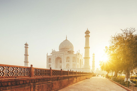 Von Delhi: Taj Mahal Tour am selben TagTour nur mit Auto und Guide