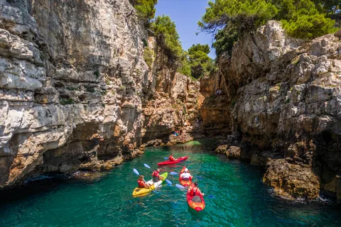 Pula: Kajakeventyr med grotte- og ø-snorkling