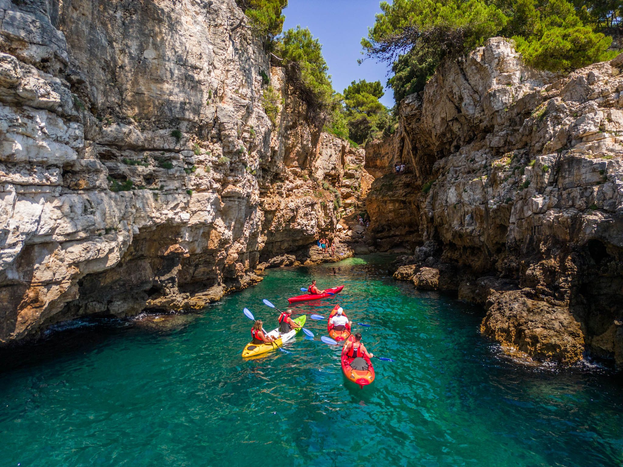 Pula: Kajak-Abenteuer mit Höhlen- und Insel-Schnorcheln