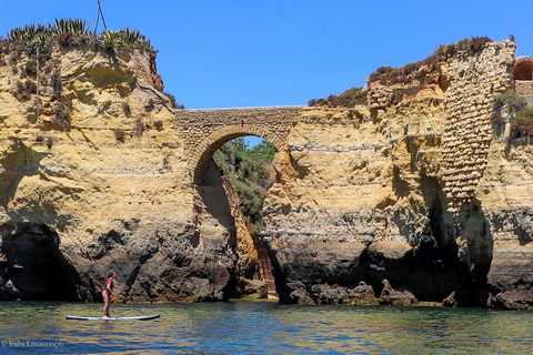 Lagos: Rejs wycieczkowy Ponta da Piedade z lokalnymi przewodnikamiLagos: Odwiedź Ponta da Piedade na małej rodzinnej łodzi