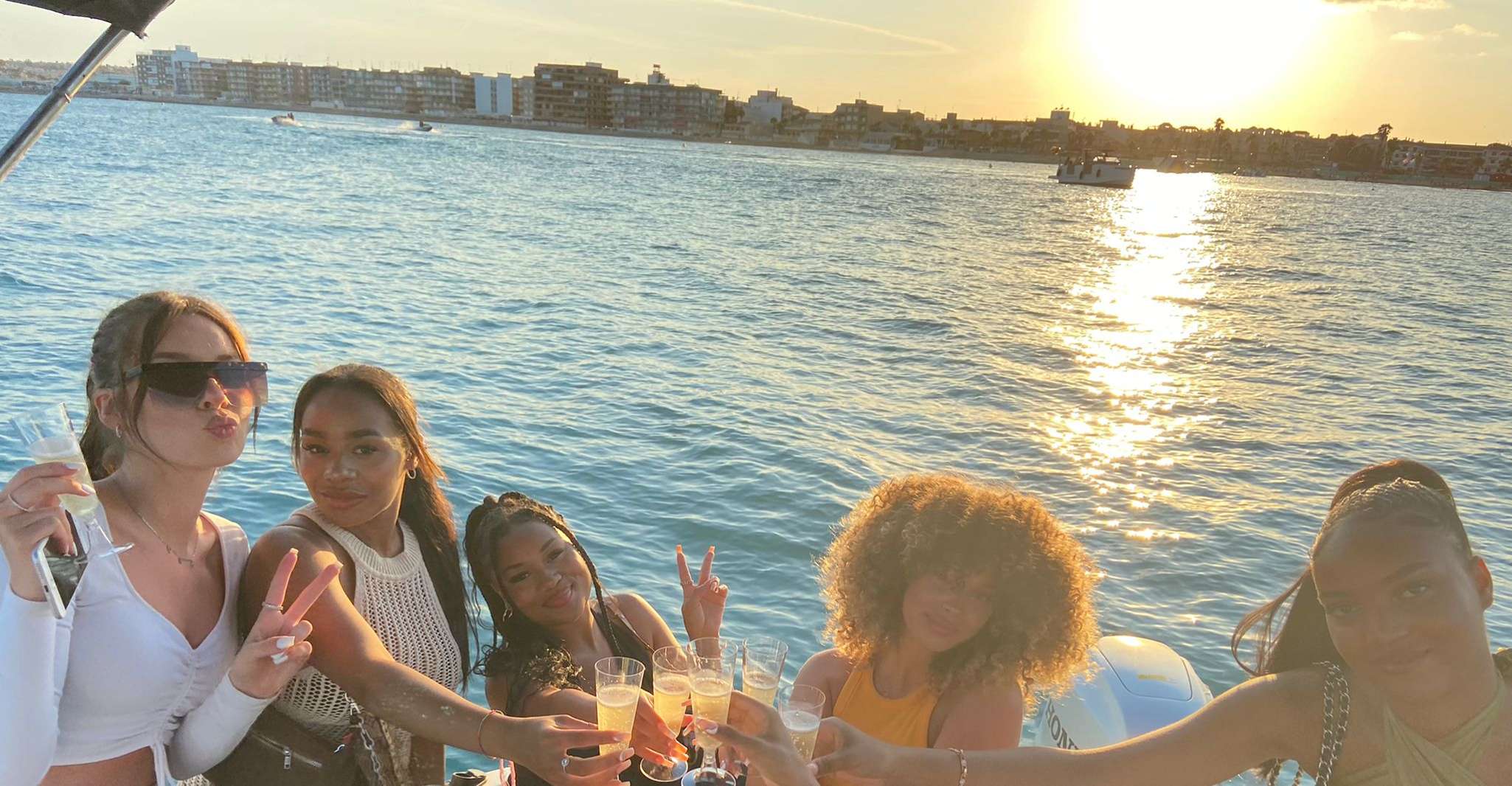 Tramonto su una barca con cava inclusa - Hizvo