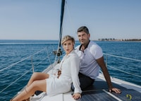 Coucher de soleil sur un bateau avec cava inclus - Hizvo