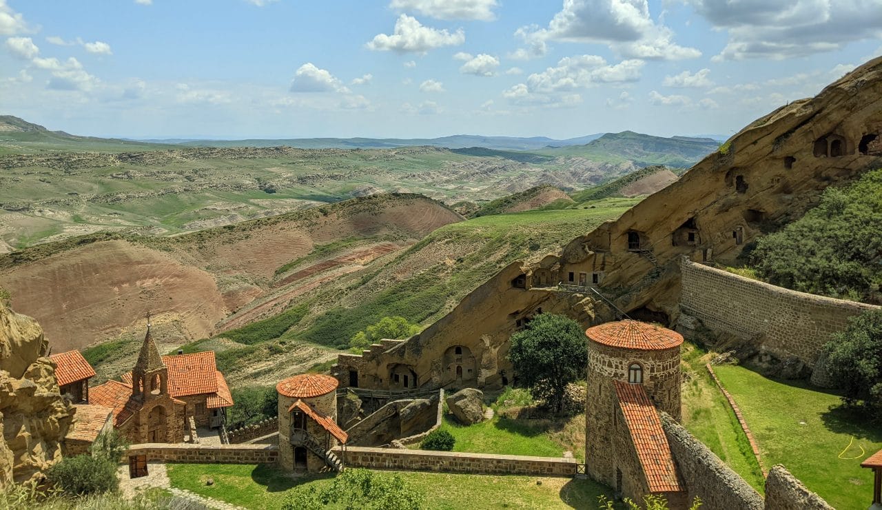 Tiflis: Dawit Garedscha & Regenbogenberge – Wanderung & Fotostopps