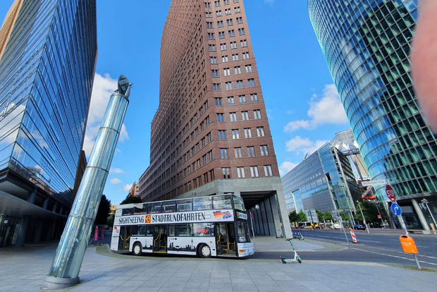Berlin: Rundtur med hop-on hop-off-buss med livekommentarer