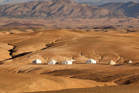 Marrakech: jantar no deserto de Agafay com música e show de fogo