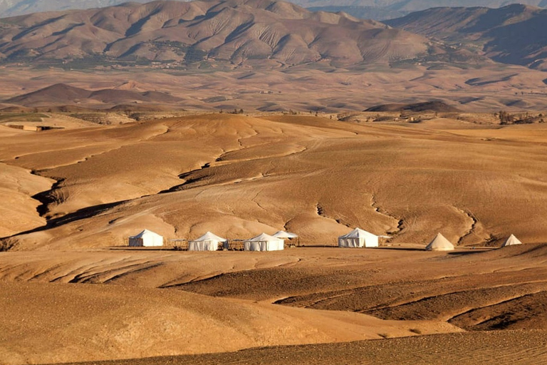 Marrakech: cena nel deserto di Agafay con musica e spettacolo di fuoco