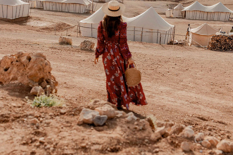 Marrakech: Cena en el Desierto de Agafay con Música y Espectáculo de Fuego