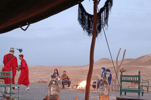 Marrakech: jantar no deserto de Agafay com música e show de fogo