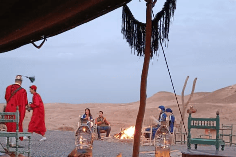 Marrakech: cena nel deserto di Agafay con musica e spettacolo di fuoco