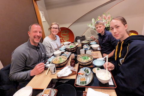 Ryogoku : visite guidée à pied de la ville de Sumo avec déjeuner Chanko-nabeHistoire et culture de la ville de sumo de Ryogoku et déjeuner de chanko-nabe