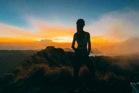 Góra Batur: wycieczka trekkingowa o wschodzie słońcaMount Batur: Small Group Sunrise Trekking